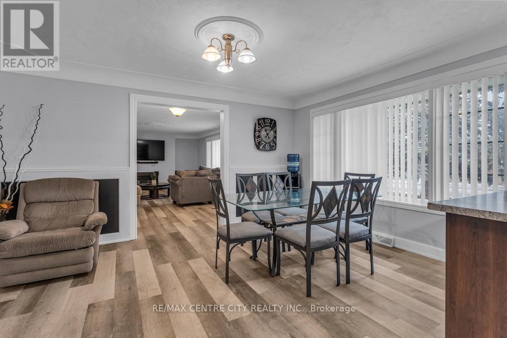 303 SIMCOE STREET - 13