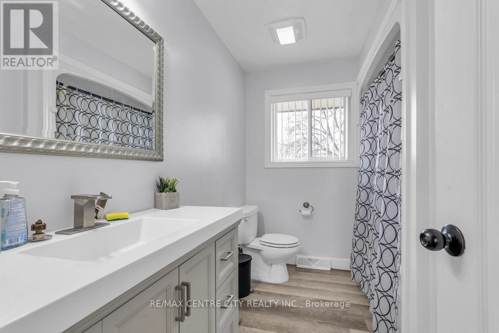 303 SIMCOE STREET - 15