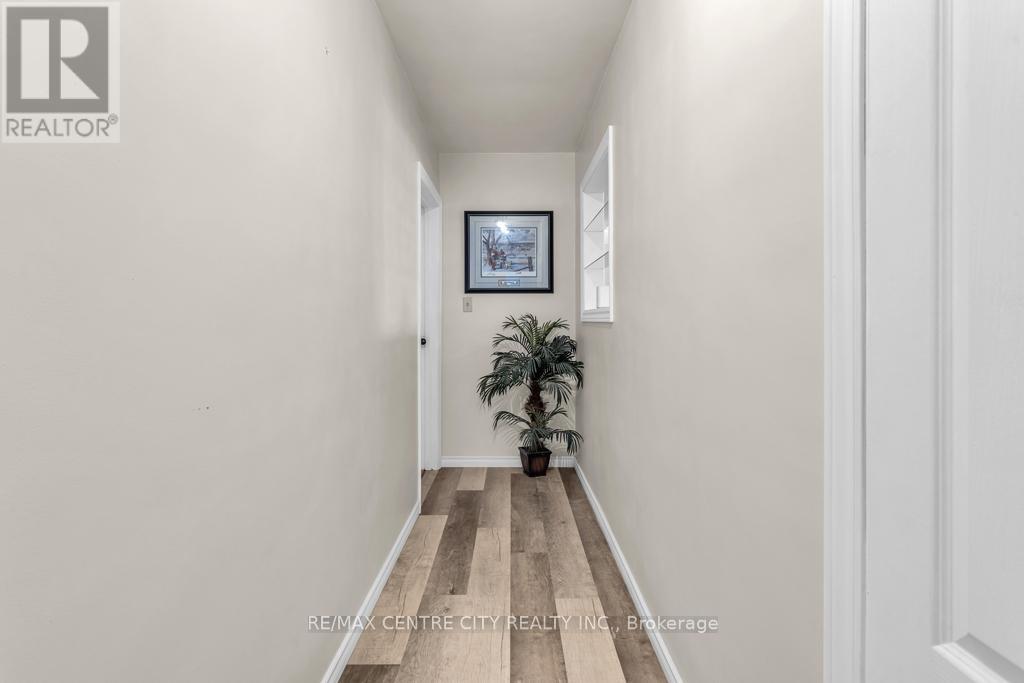 303 SIMCOE STREET - 16