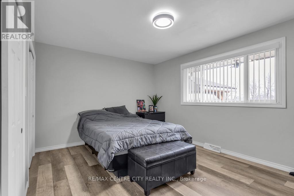 303 SIMCOE STREET - 17