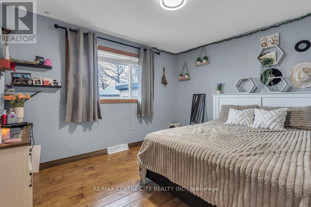 303 SIMCOE STREET - 18