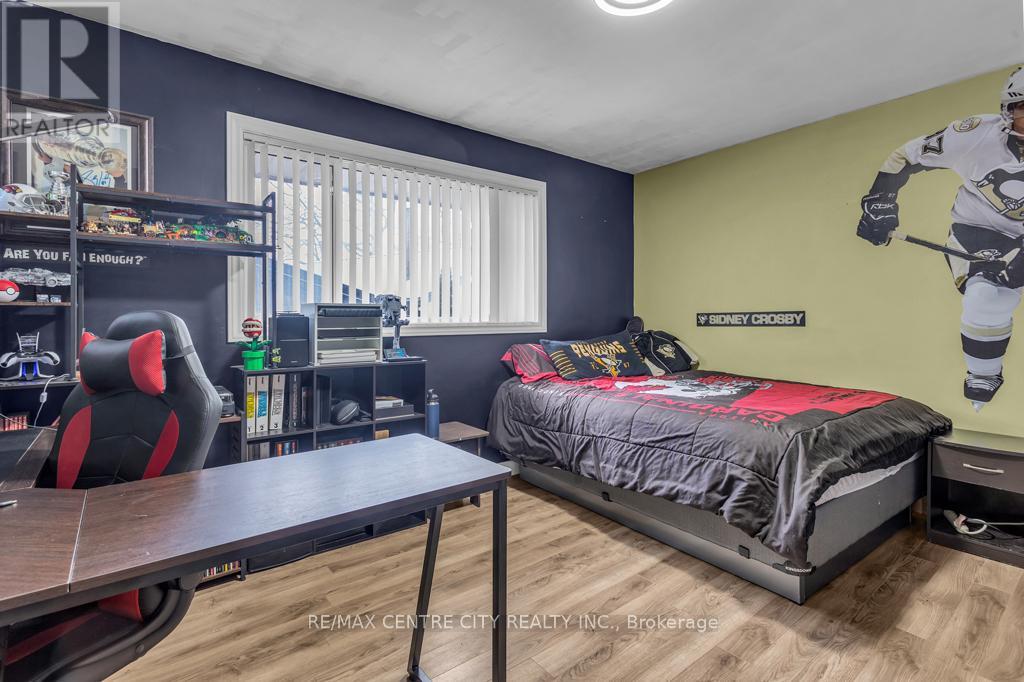 303 SIMCOE STREET - 19