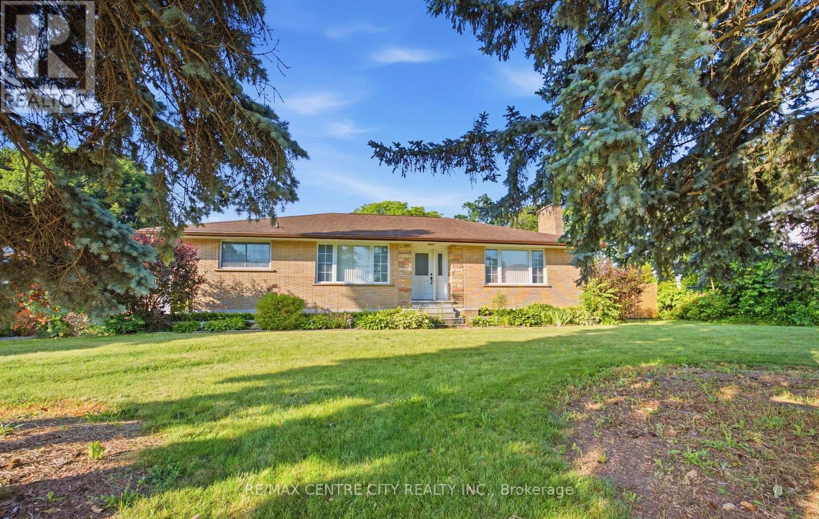 303 SIMCOE STREET - 2