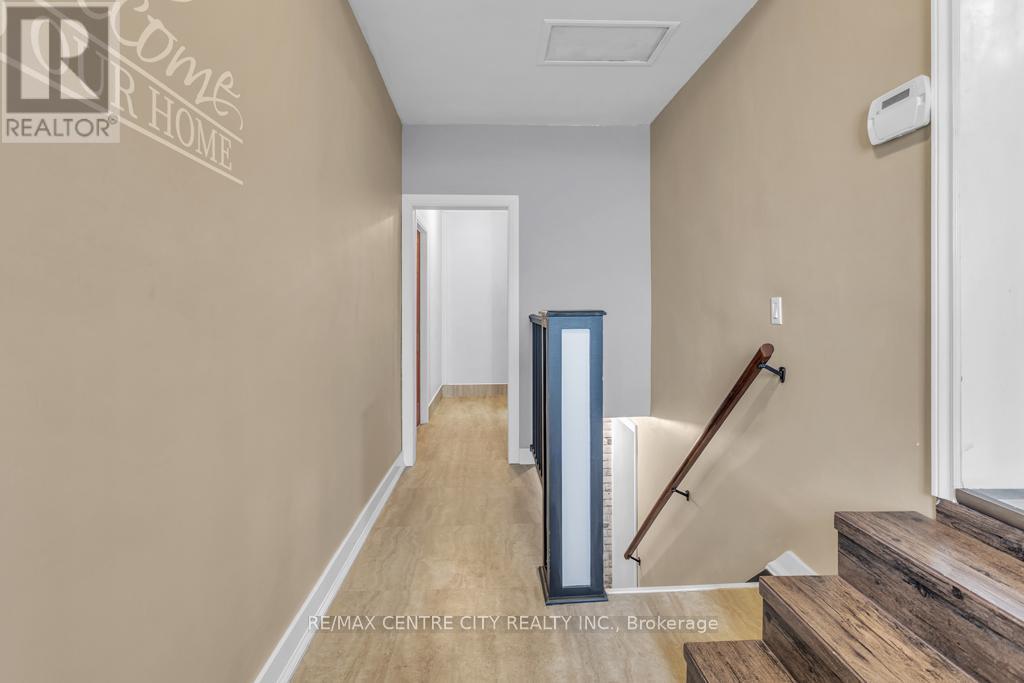 303 SIMCOE STREET - 22