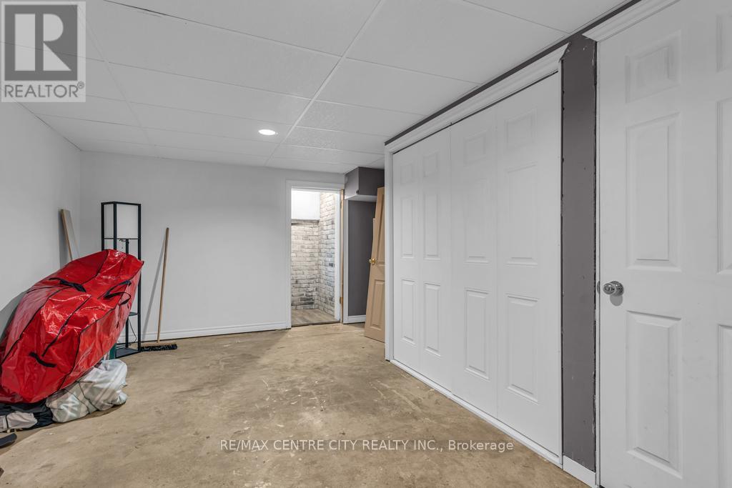 303 SIMCOE STREET - 24