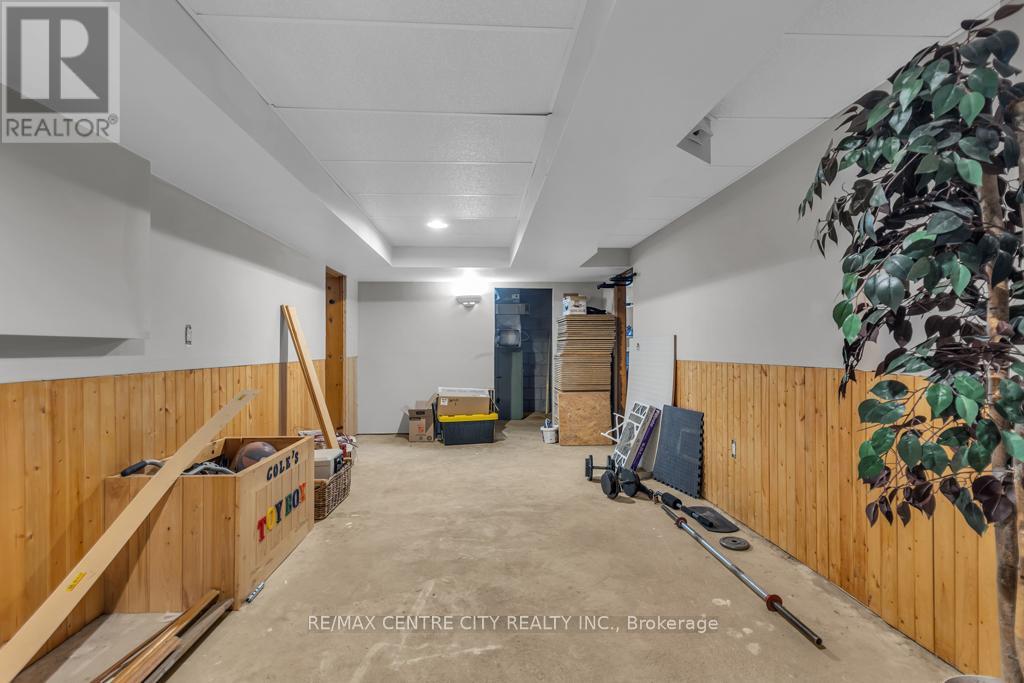 303 SIMCOE STREET - 25