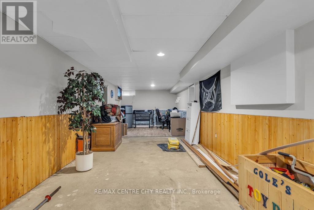 303 SIMCOE STREET - 26