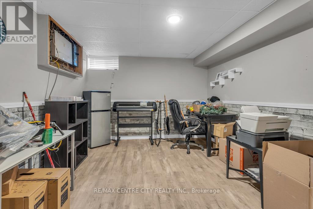 303 SIMCOE STREET - 27