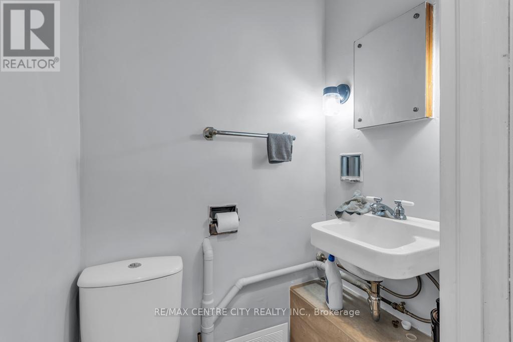 303 SIMCOE STREET - 28