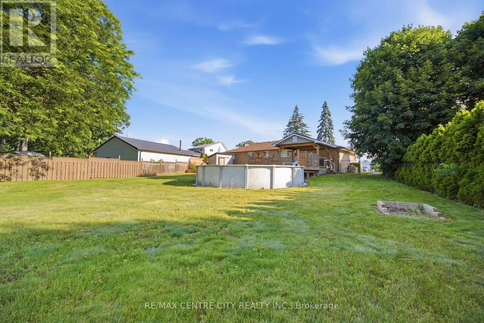 303 SIMCOE STREET - 30