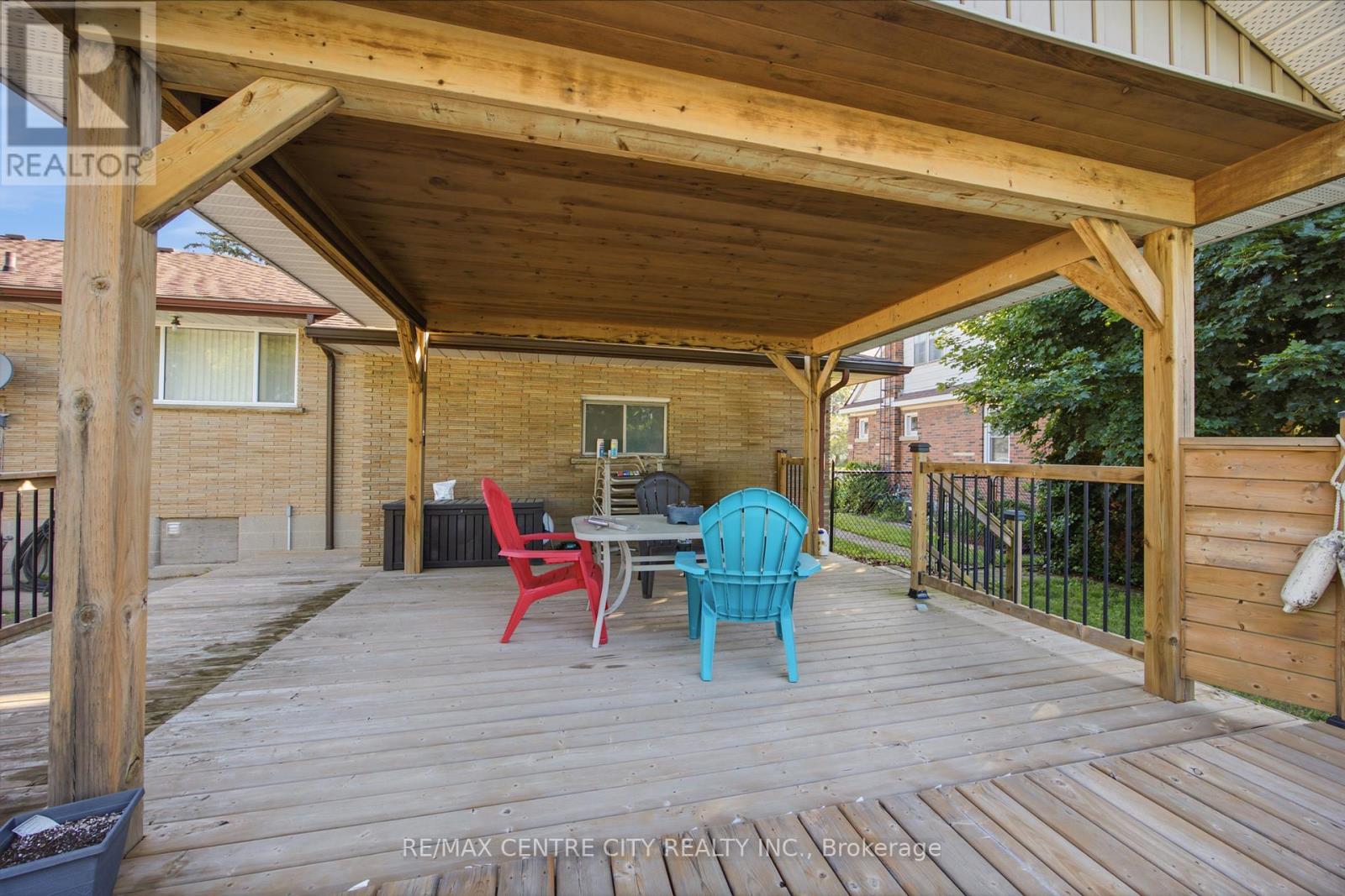 303 SIMCOE STREET - 33