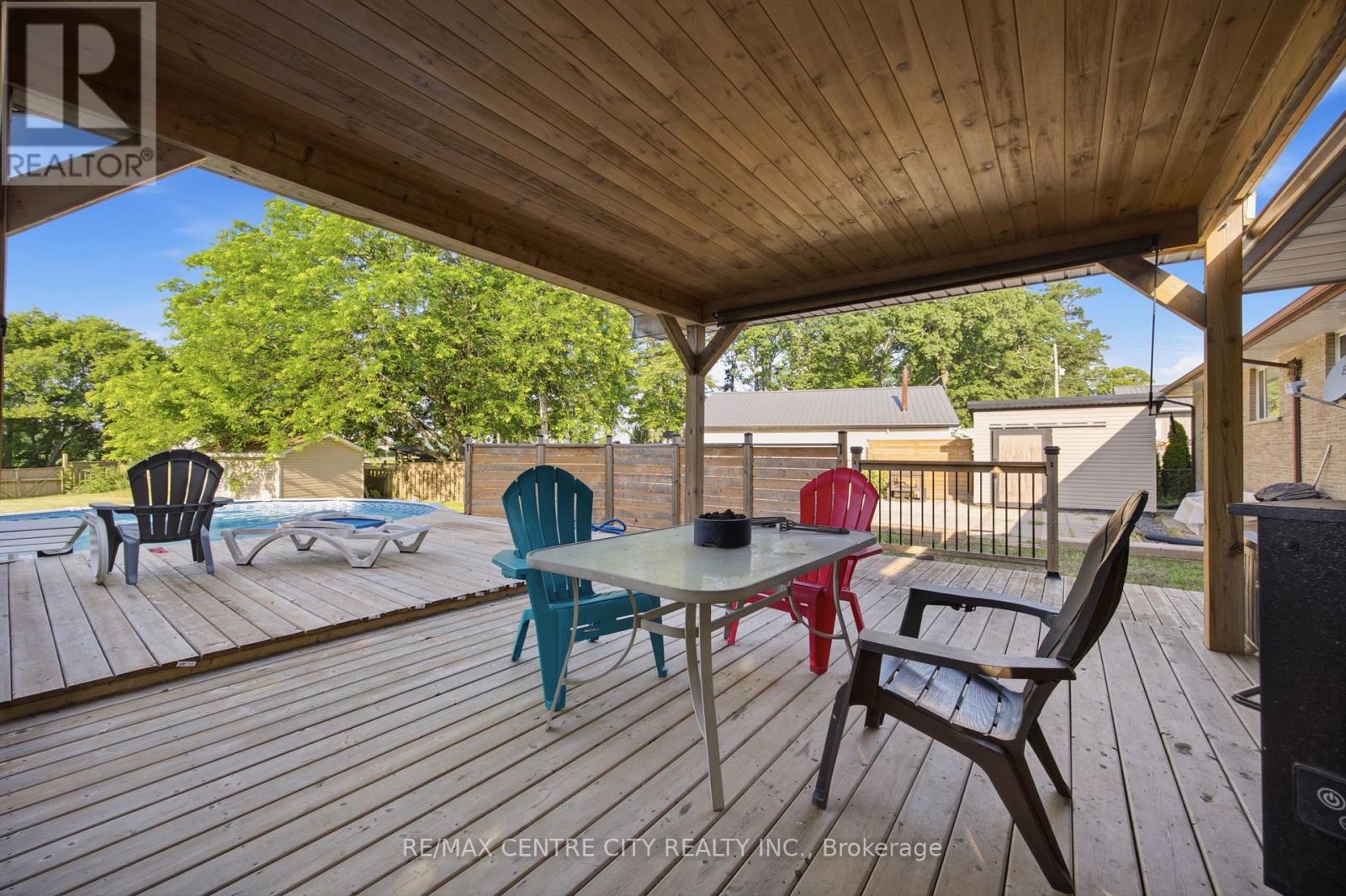 303 SIMCOE STREET - 35