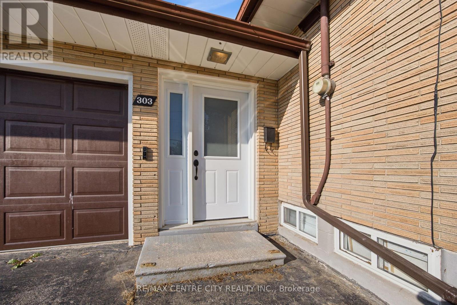 303 SIMCOE STREET - 36