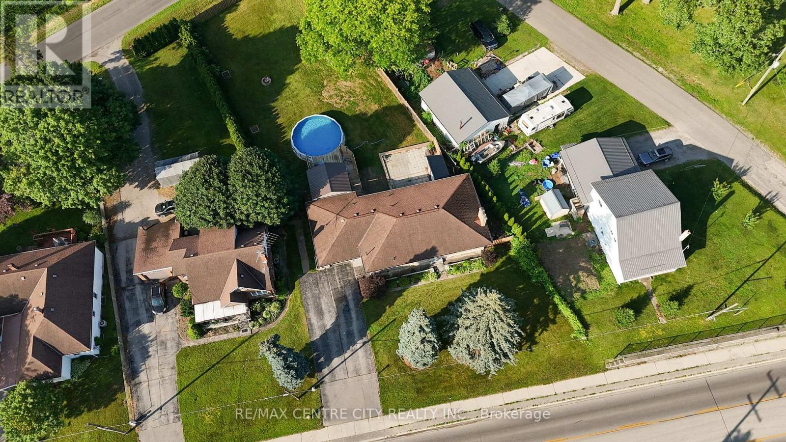 303 SIMCOE STREET - 38
