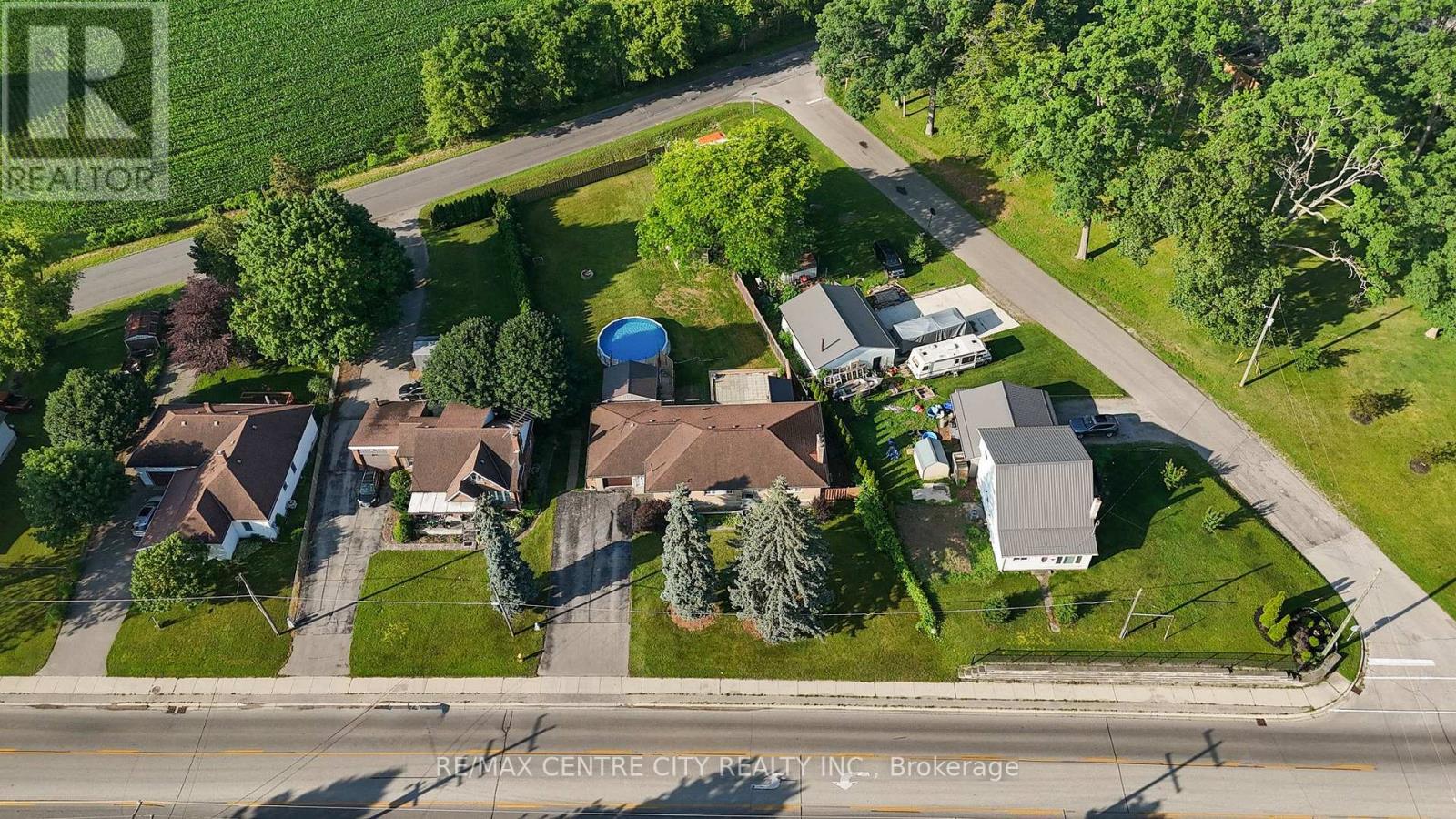 303 SIMCOE STREET - 4