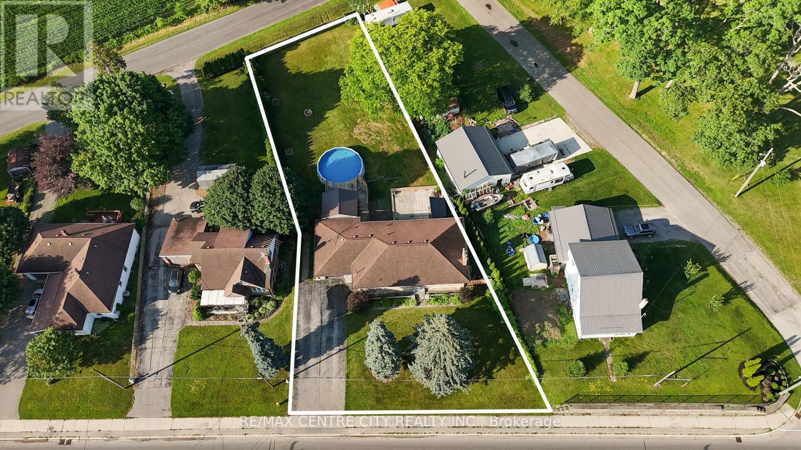 303 SIMCOE STREET - 40