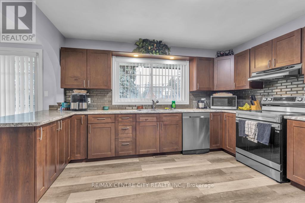 303 SIMCOE STREET - 8