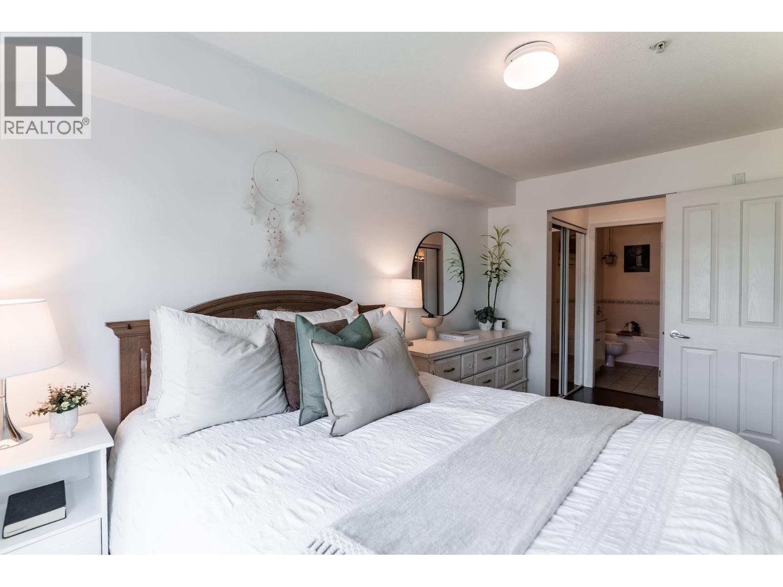 323 332 LONSDALE AVENUE, North Vancouver