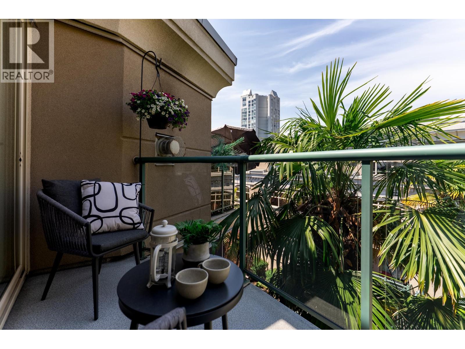 323 332 LONSDALE AVENUE, North Vancouver