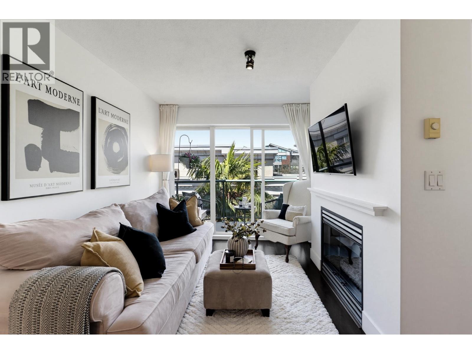 323 332 LONSDALE AVENUE, North Vancouver