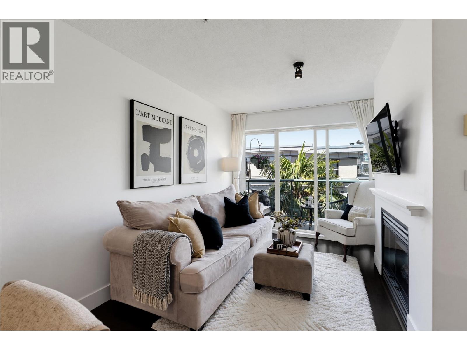 323 332 LONSDALE AVENUE, North Vancouver