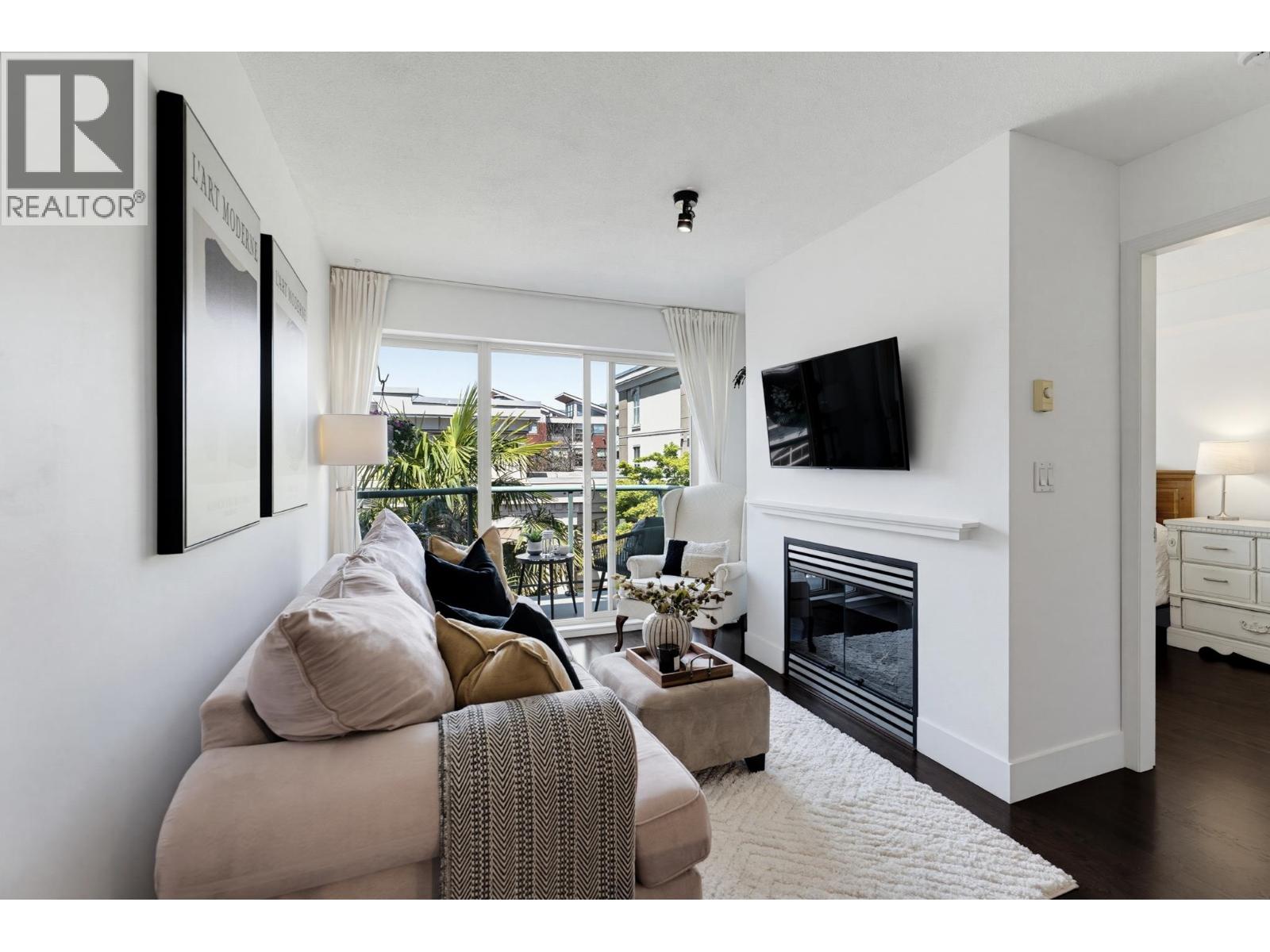 323 332 LONSDALE AVENUE, North Vancouver