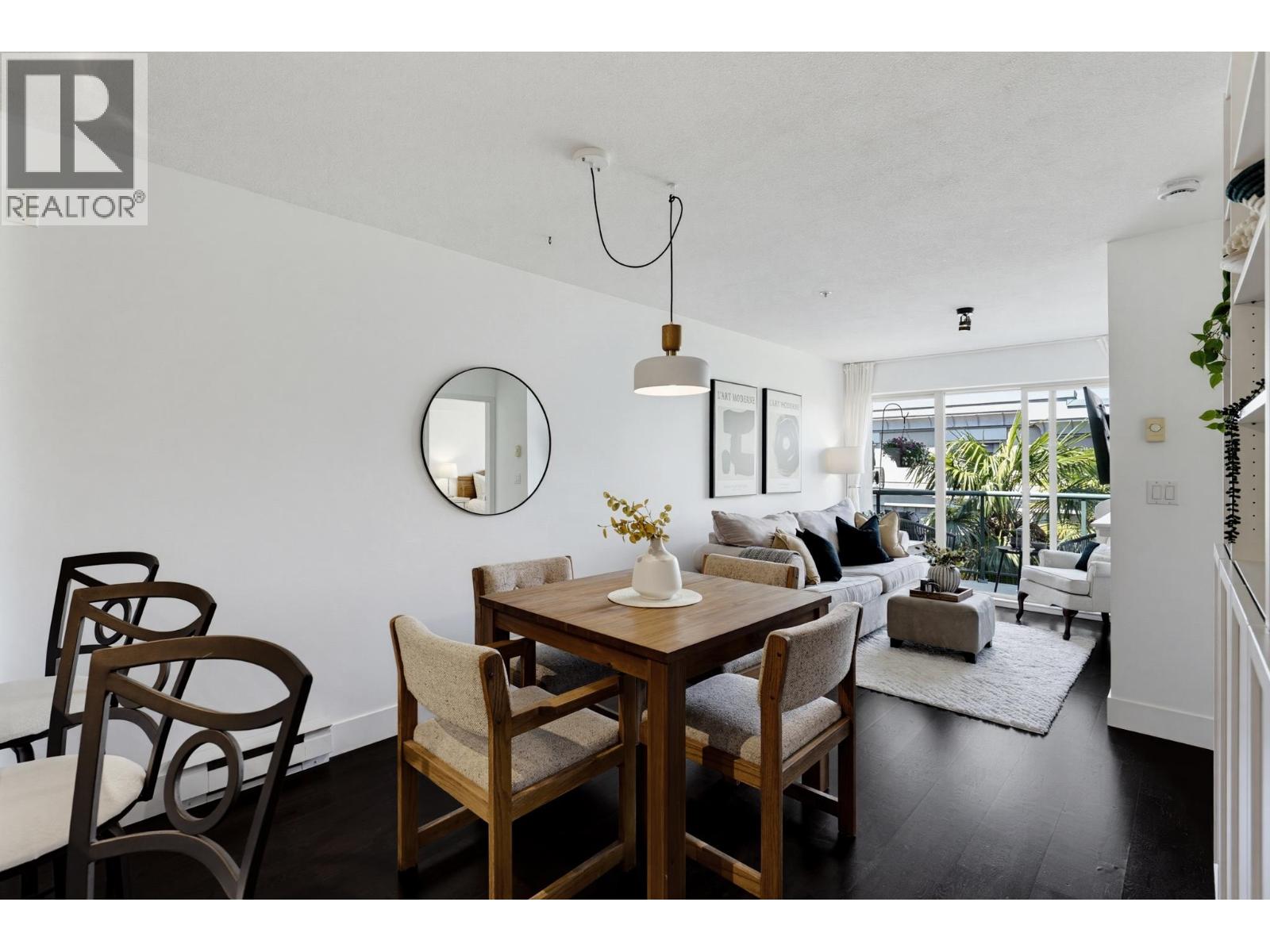 323 332 LONSDALE AVENUE, North Vancouver