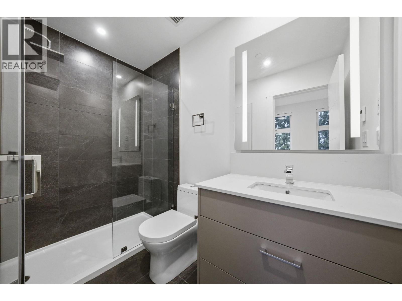 111 342 MOUNTAIN HIGHWAY, North Vancouver