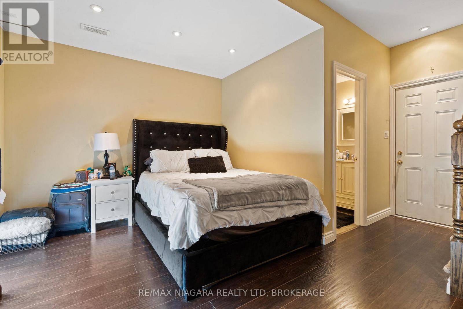 15 HEMLOCK WAY - 16