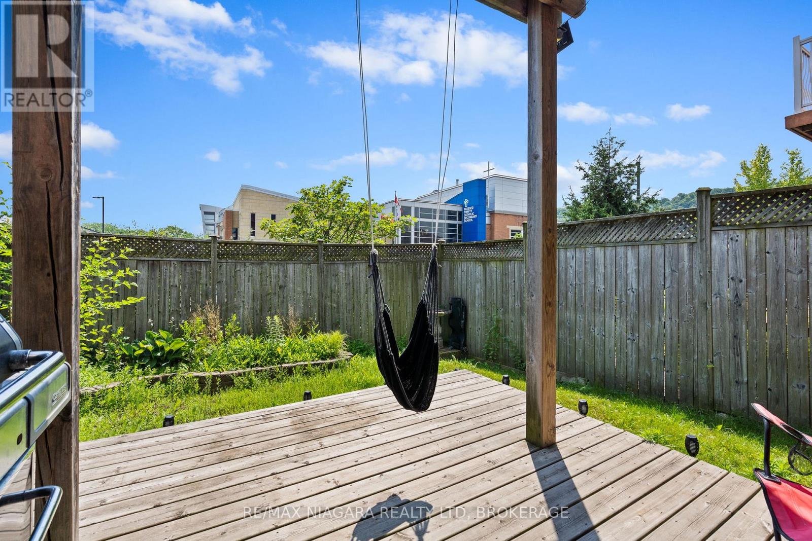 15 HEMLOCK WAY - 19
