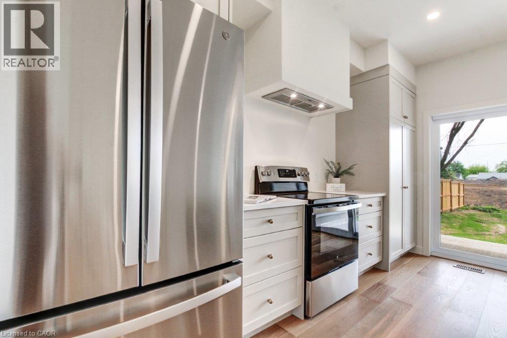 3-bedroom home for sale at 214 WILLIAM Street, Delhi ON · photo 3 of 22