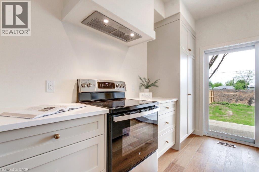 3-bedroom home for sale at 214 WILLIAM Street, Delhi ON · photo 4 of 22
