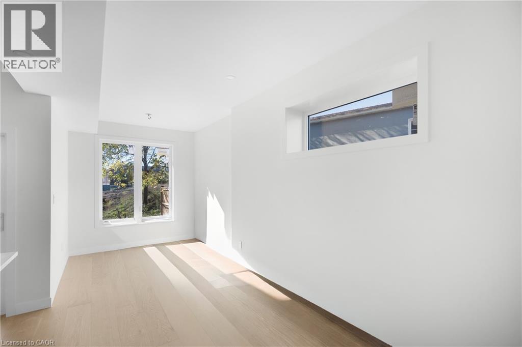 3-bedroom home for sale at 214 WILLIAM Street, Delhi ON · photo 7 of 22