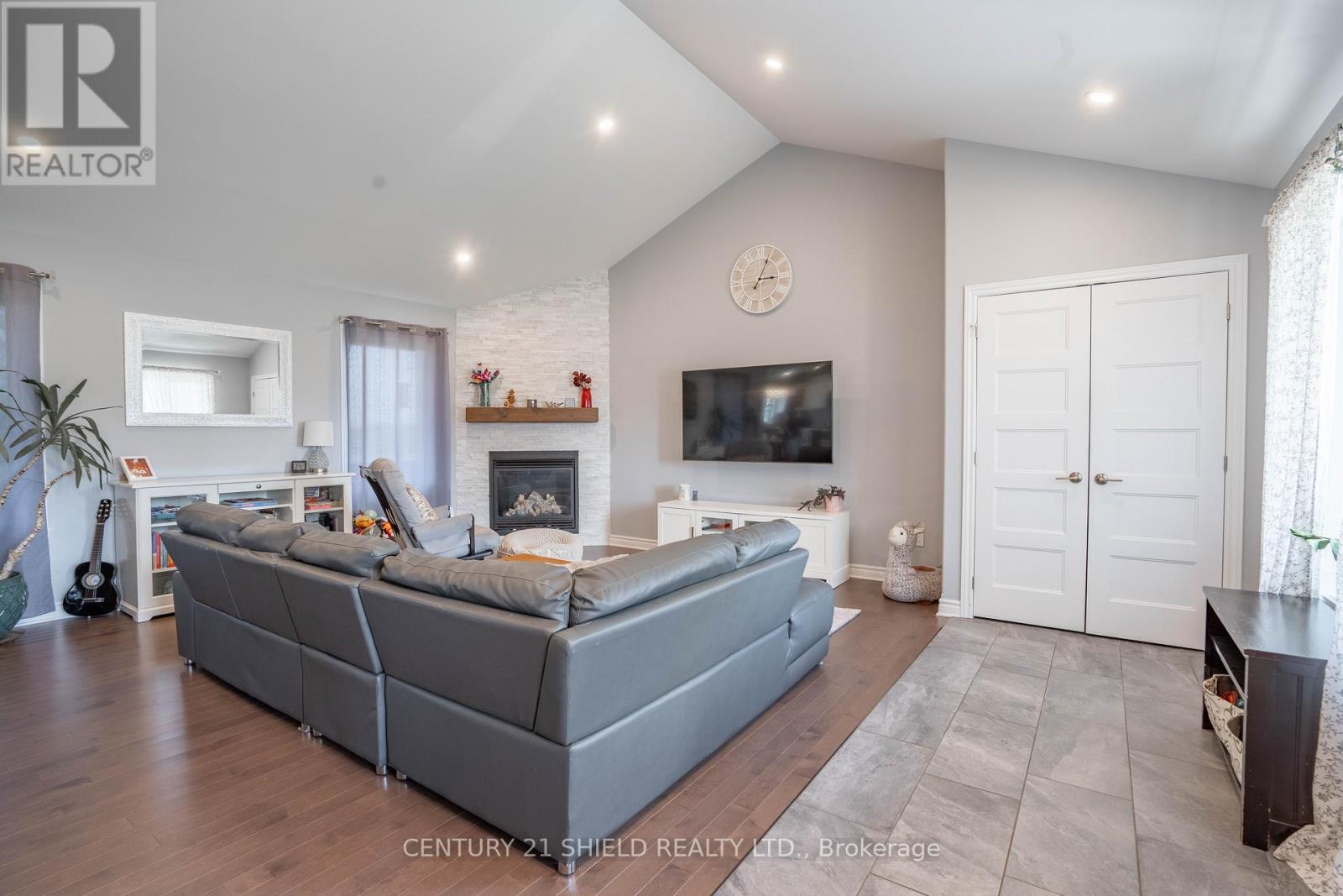 85 JIM BROWNELL BOULEVARD - Image 4