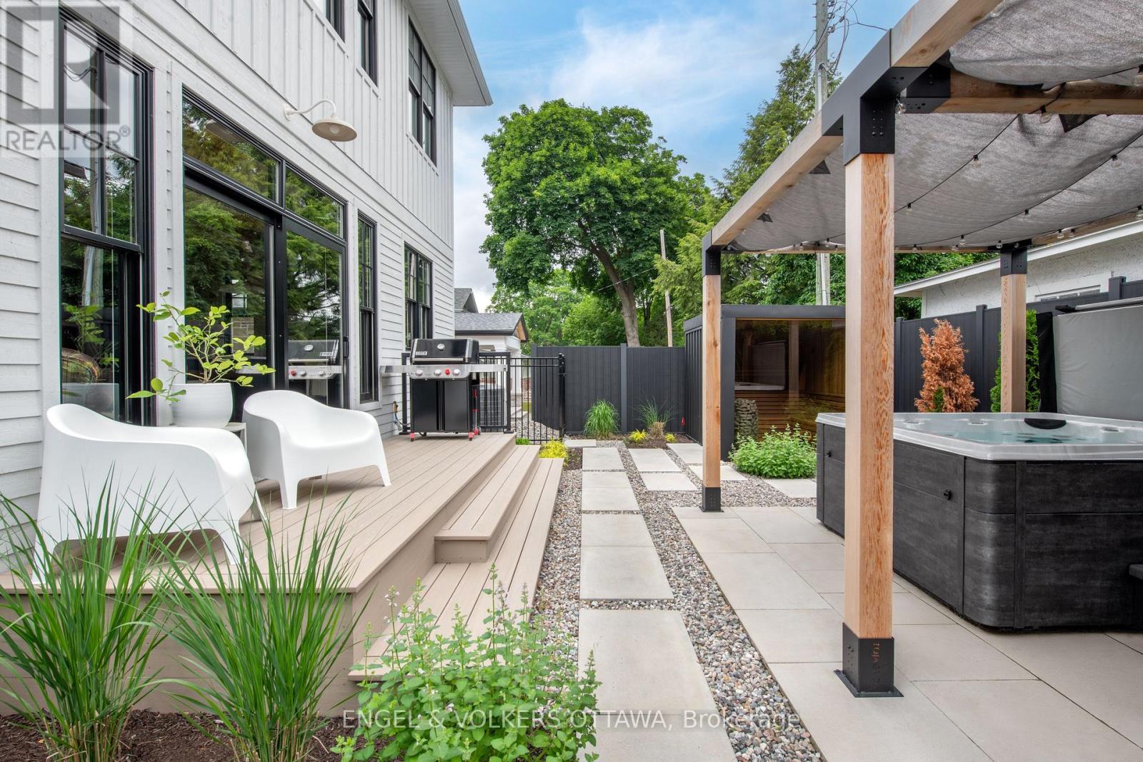 551 HILLCREST AVENUE - 27