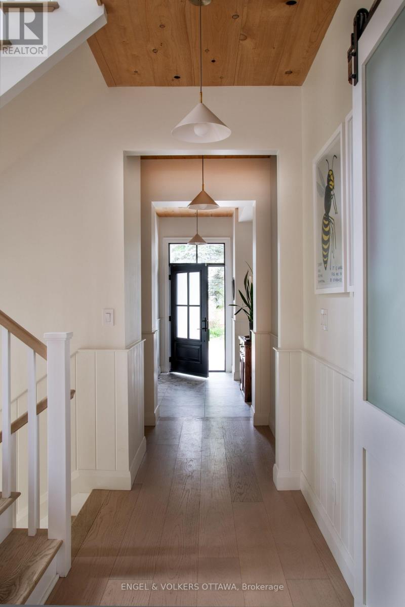 551 HILLCREST AVENUE - 8