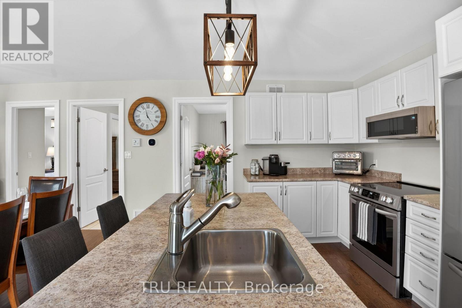 52 KIMBERLY AVENUE - 31