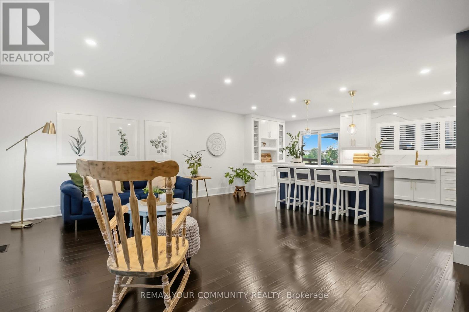 614 RUPERT AVENUE - 12