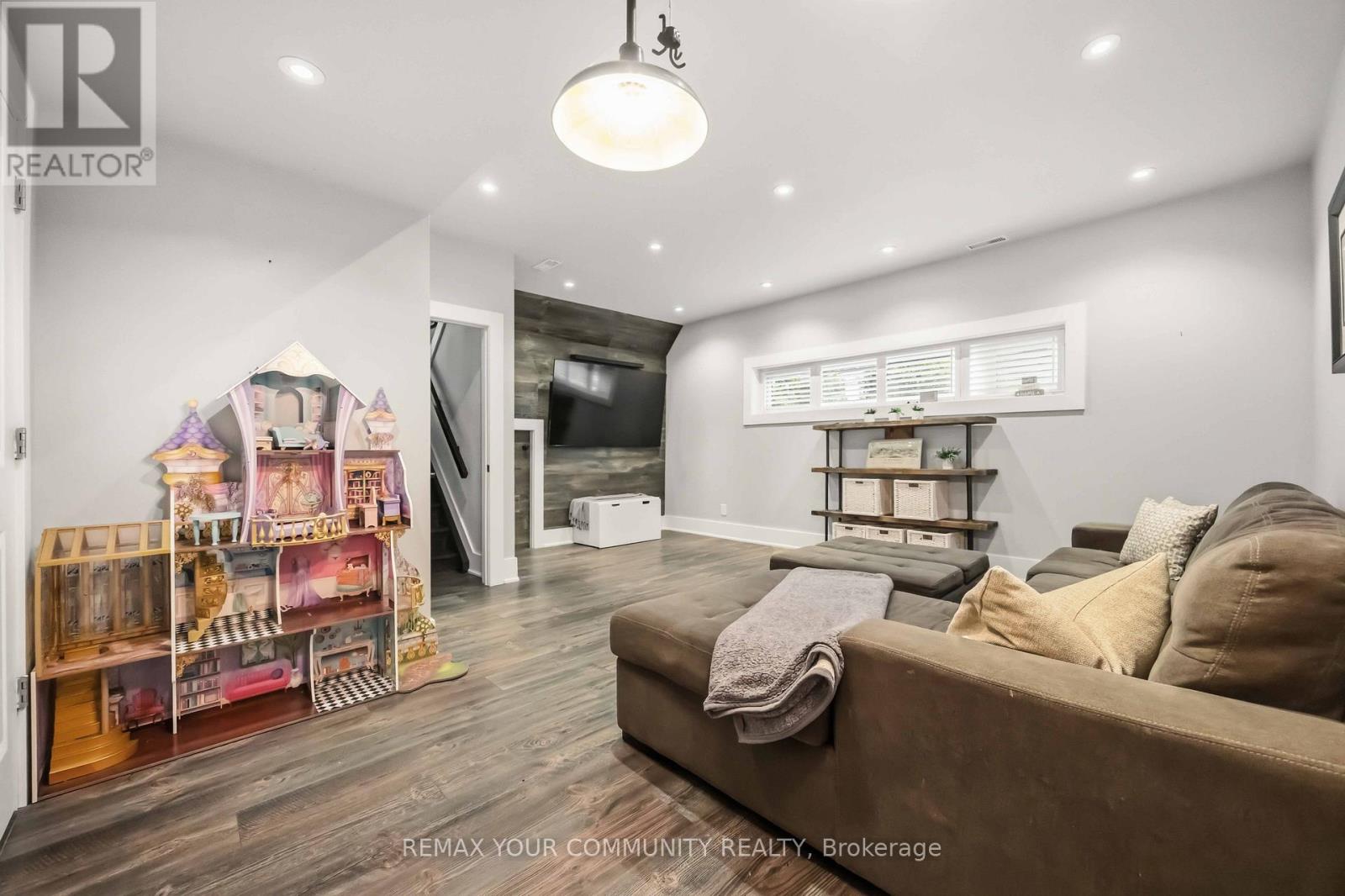614 RUPERT AVENUE - 24