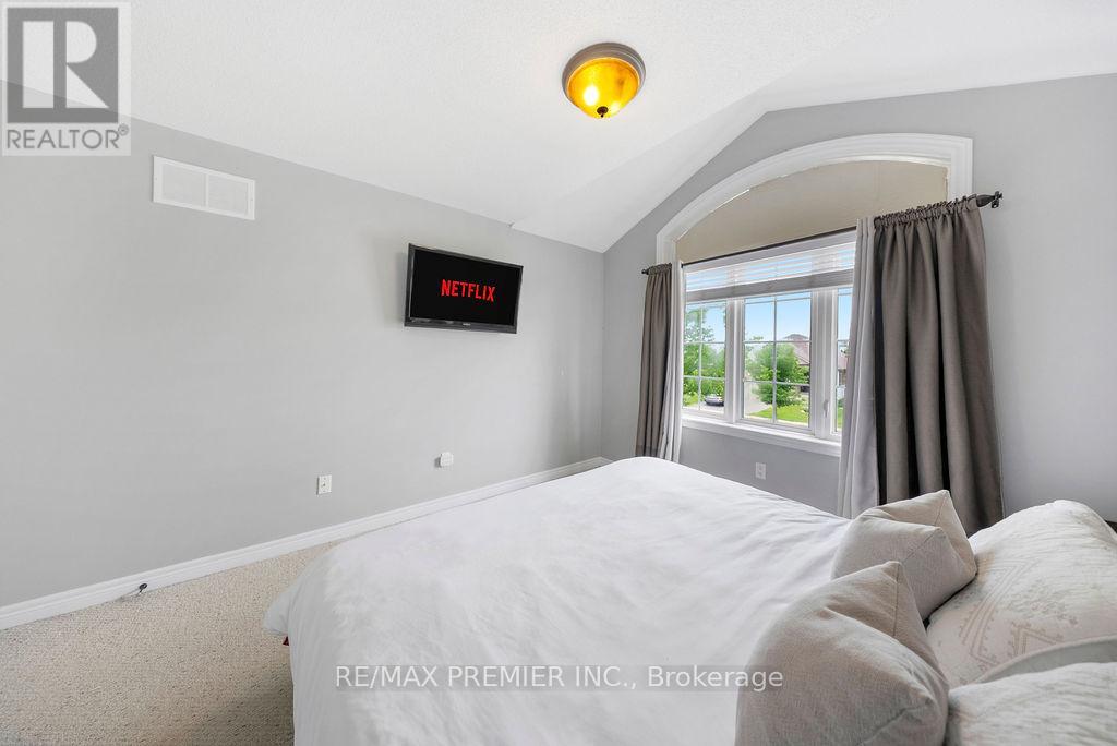 1248 MARY-LOU STREET - 32