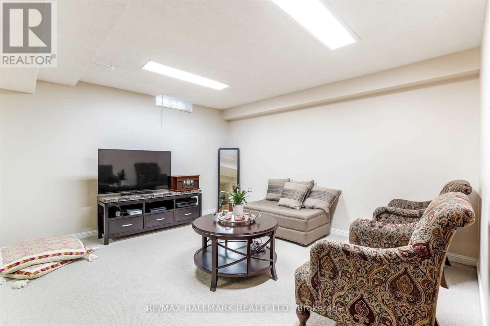 #17 2006 GLENADA CRESCENT - 19