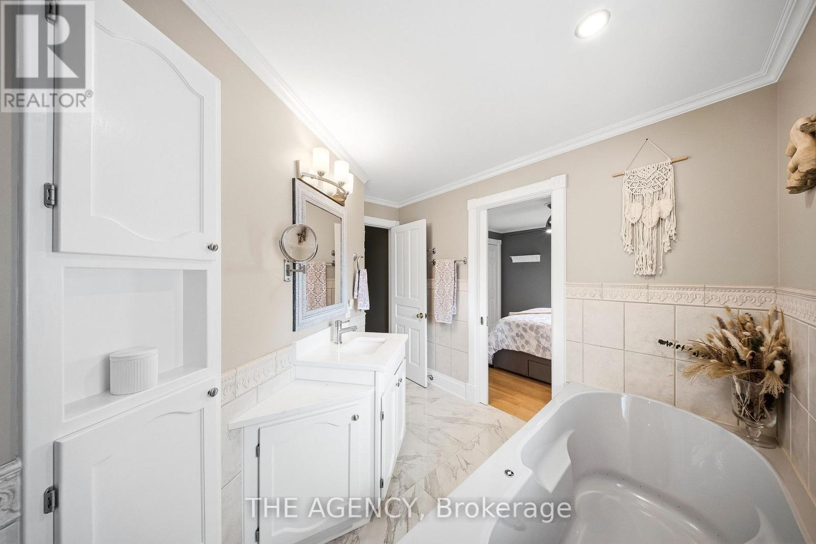 750 VINE STREET - 22