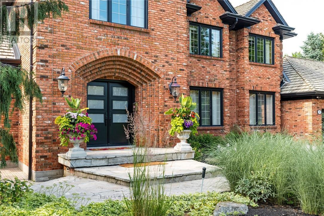 17 LOCHSIDE DRIVE - 18