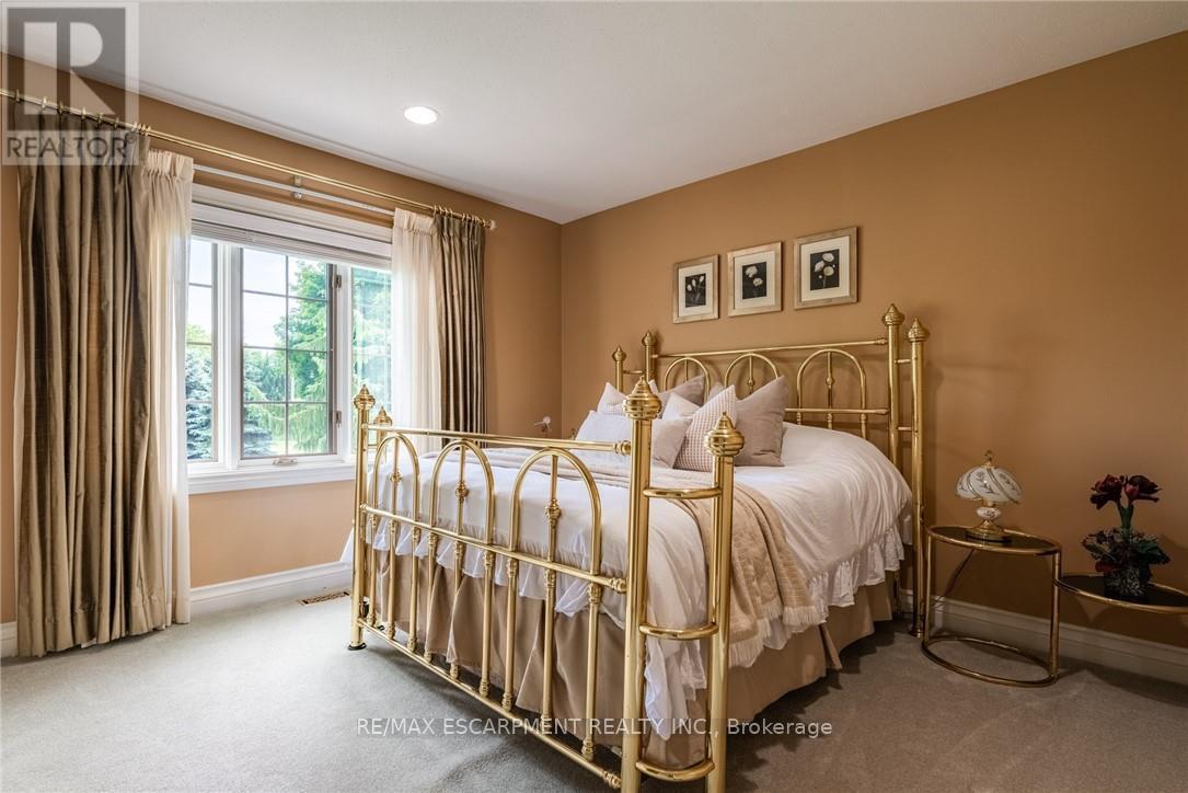 17 LOCHSIDE DRIVE - 40