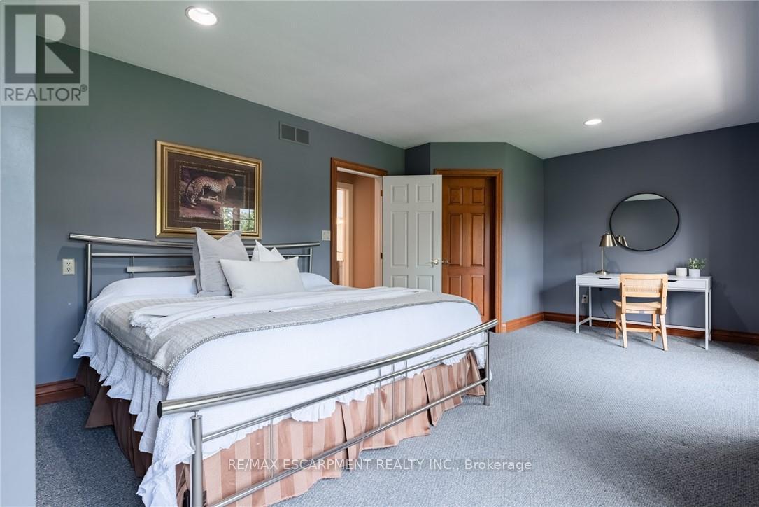 17 LOCHSIDE DRIVE - 42