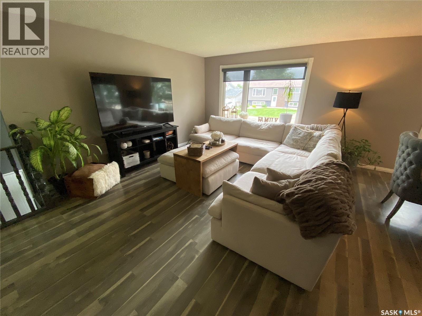 109 Stewart CRESCENT - photo 4