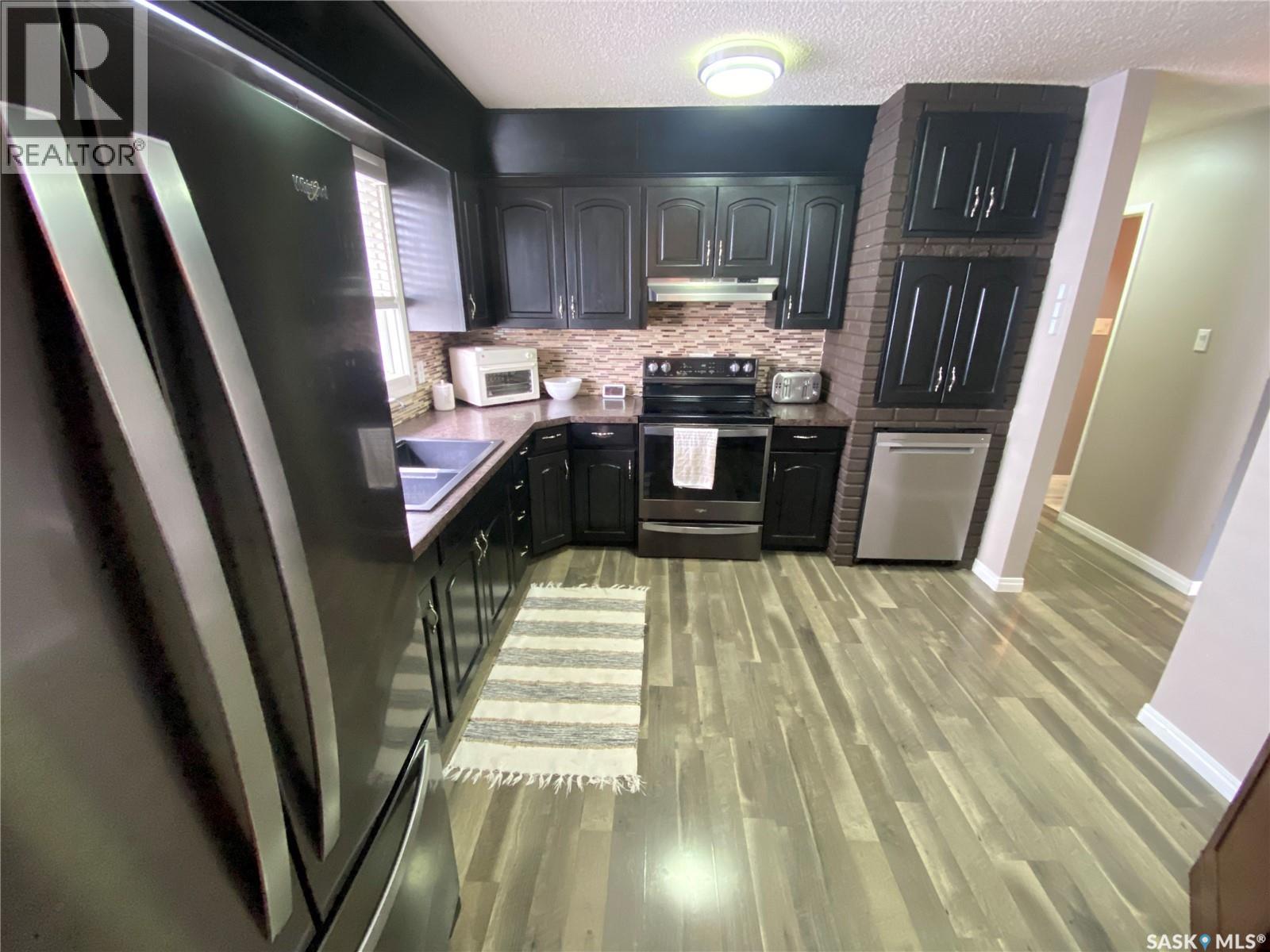 109 Stewart CRESCENT - 7