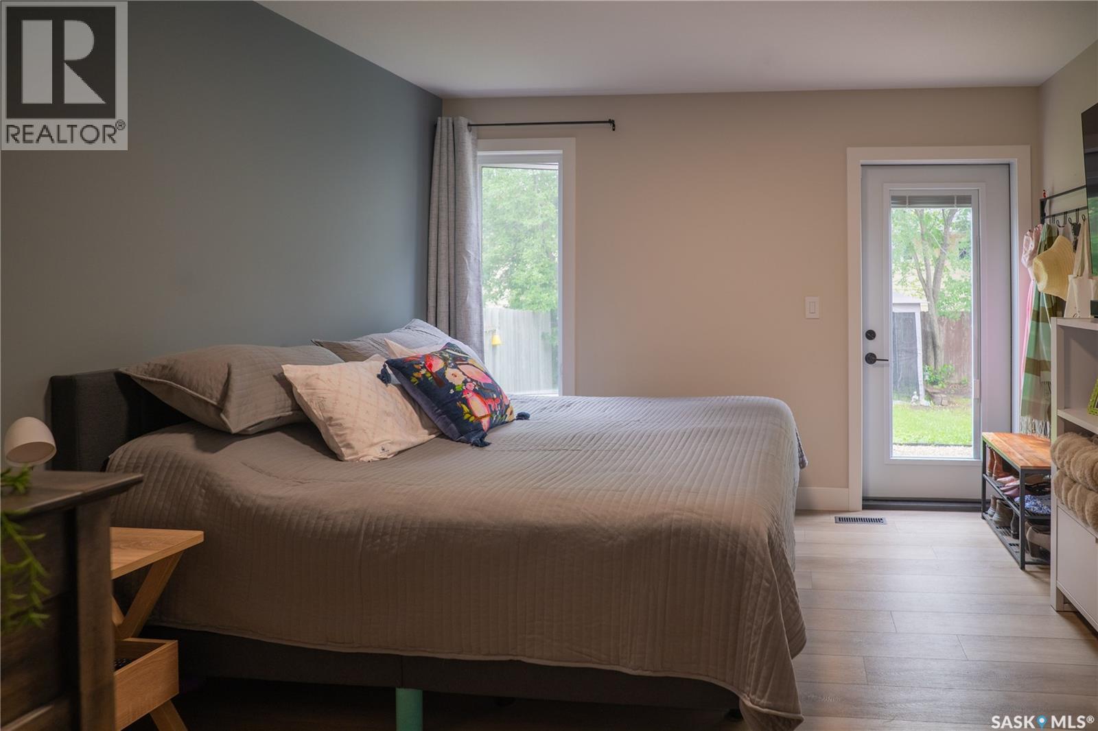 4052 Taylor STREET E — photo 29