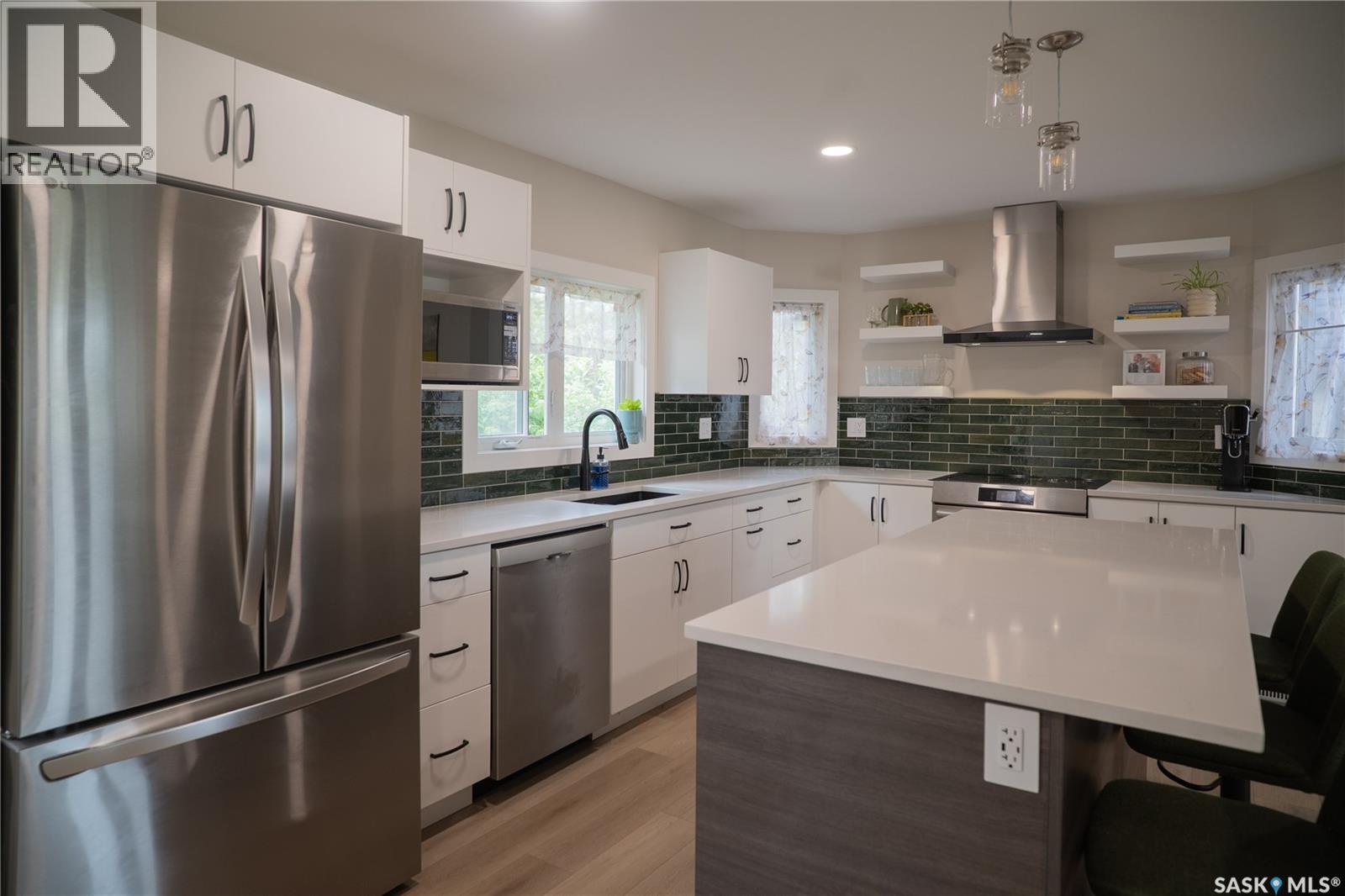 4052 Taylor STREET E - photo 3