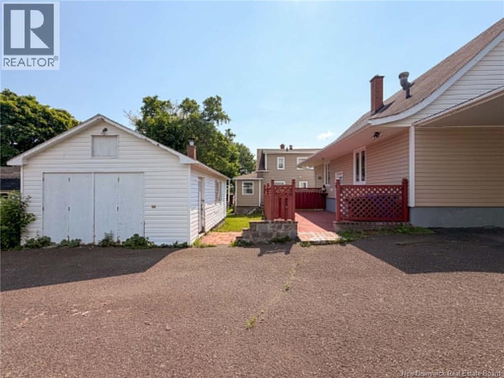 319 Goderich Street - 3